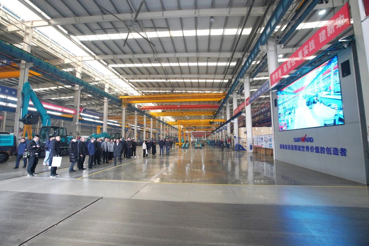 启新程，，，向未来！3044am永利集团矿岩揭牌庆典暨新春发货仪式圆满举行