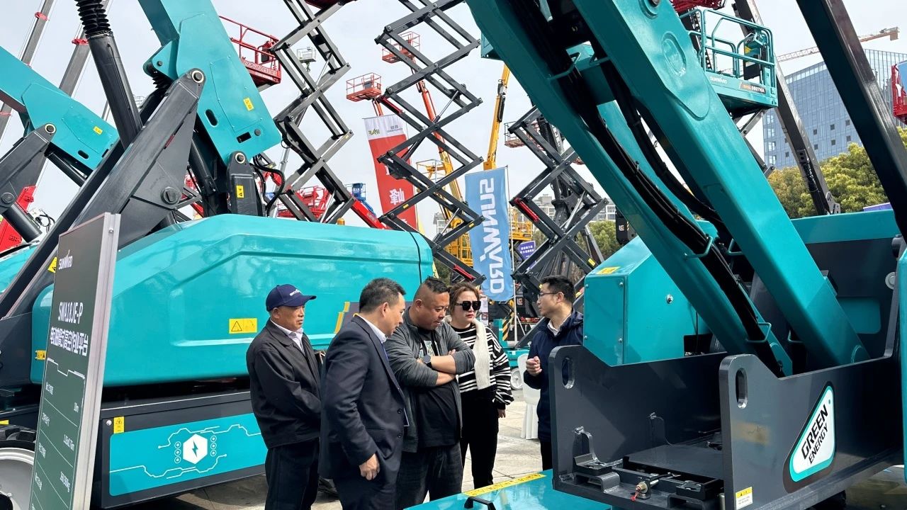 “爆品”来袭，签简单直！！！ 3044am永利集团智能艳服亮相第八届天下高空作业平台租赁大会