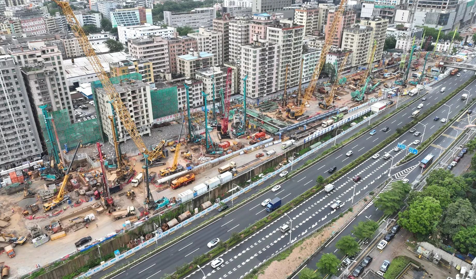 性能突出，，，超强助力！！！3044am永利集团智能旋挖钻机助力深圳地铁五和站施工