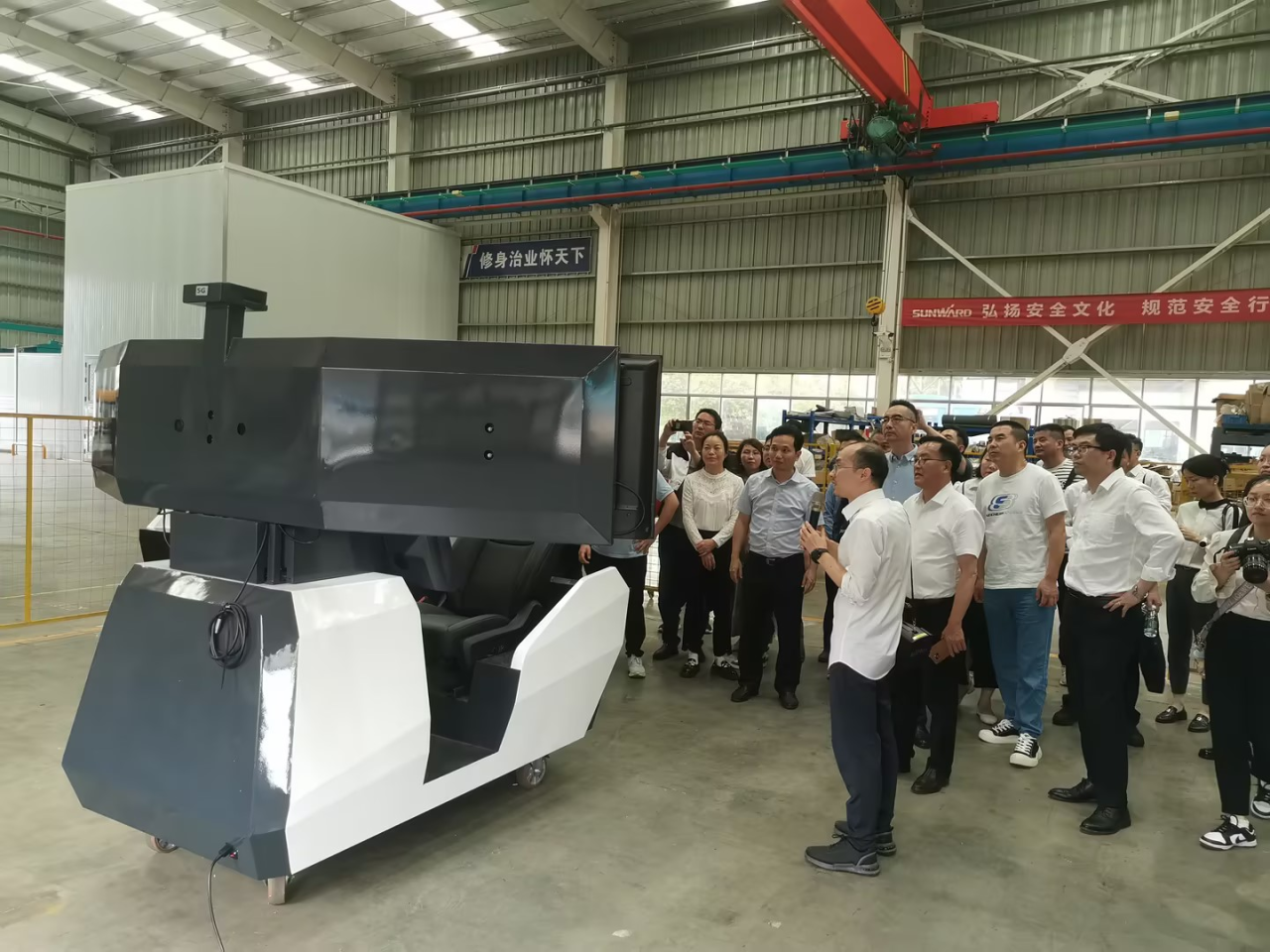 湘潭市工信局带队莅临3044am永利集团智能开展智能制造现场观摩交流活动