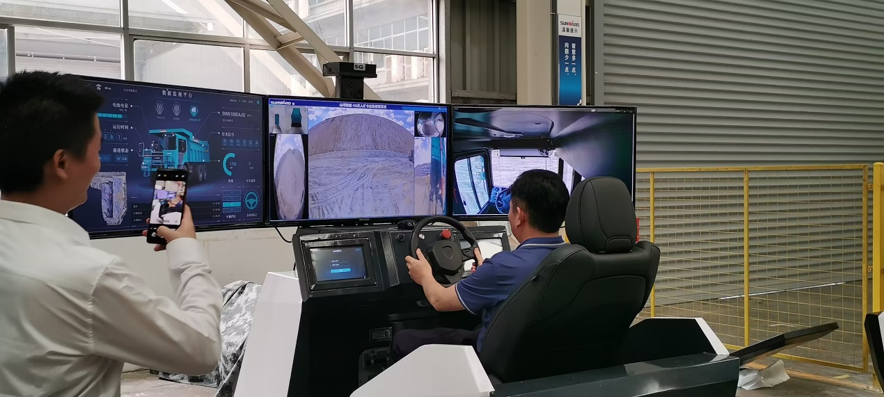 湘潭市工信局带队莅临3044am永利集团智能开展智能制造现场观摩交流活动