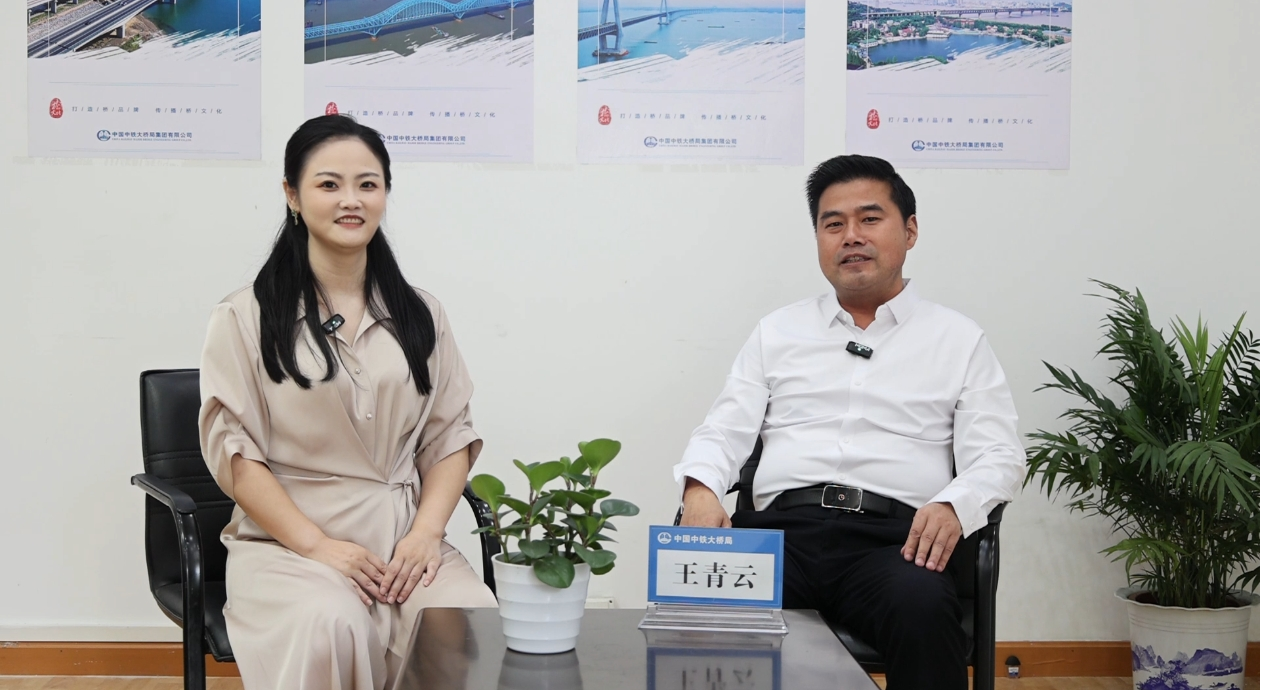 先导式立异，，再推电动新品！3044am永利集团智能SWDM520EE增程式旋挖钻机推介会乐成举行