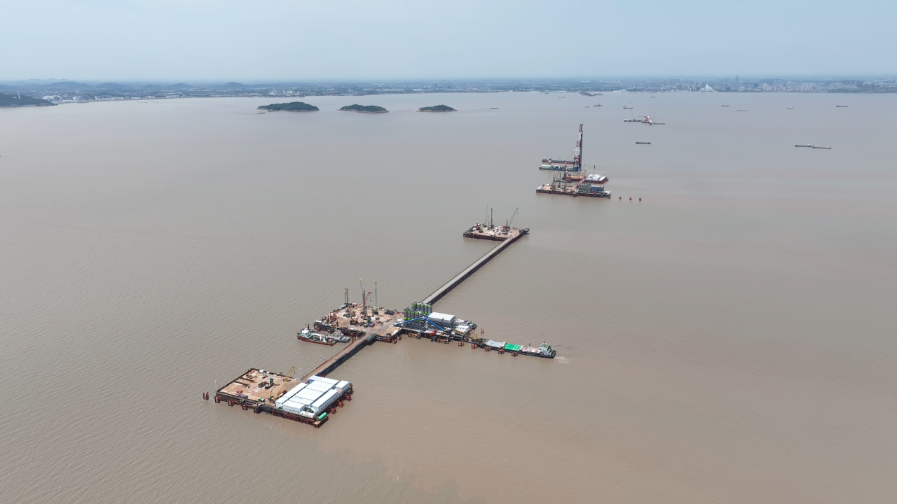 先导式立异，，再推电动新品！3044am永利集团智能SWDM520EE增程式旋挖钻机推介会乐成举行