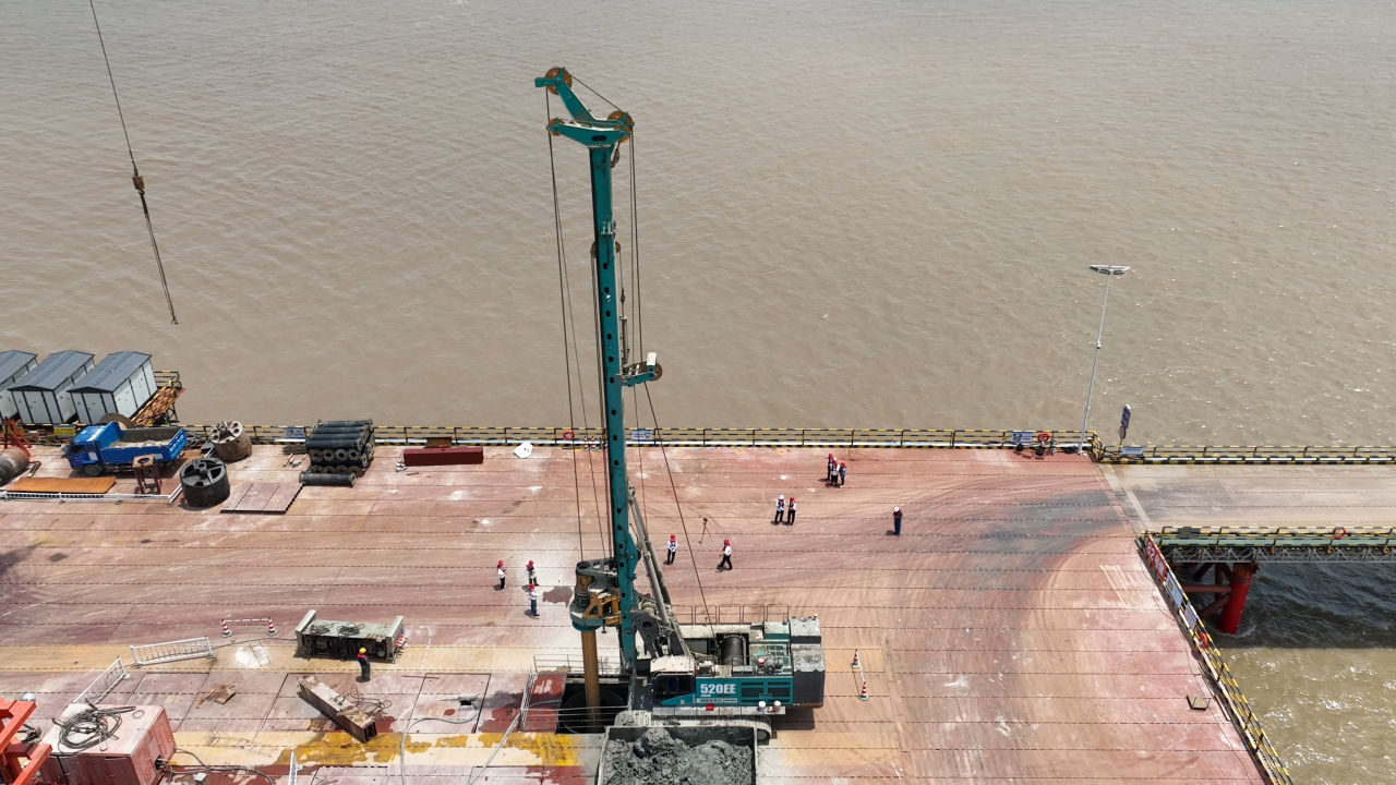 先导式立异，，再推电动新品！3044am永利集团智能SWDM520EE增程式旋挖钻机推介会乐成举行