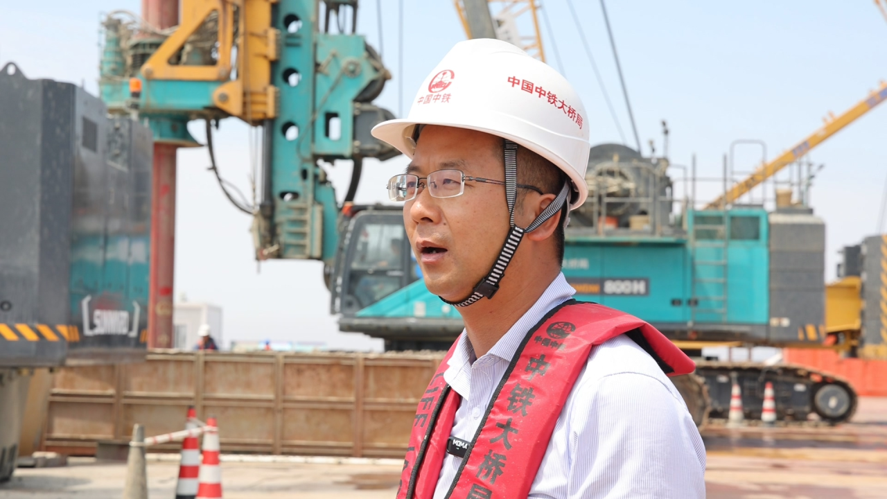 先导式立异，，再推电动新品！3044am永利集团智能SWDM520EE增程式旋挖钻机推介会乐成举行