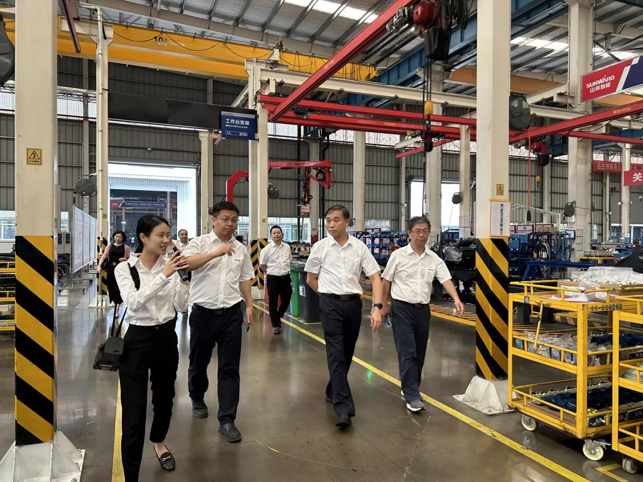 深化交流相助！！！广州港李明忠副总司理率队莅临3044am永利集团智能考察交流！！！