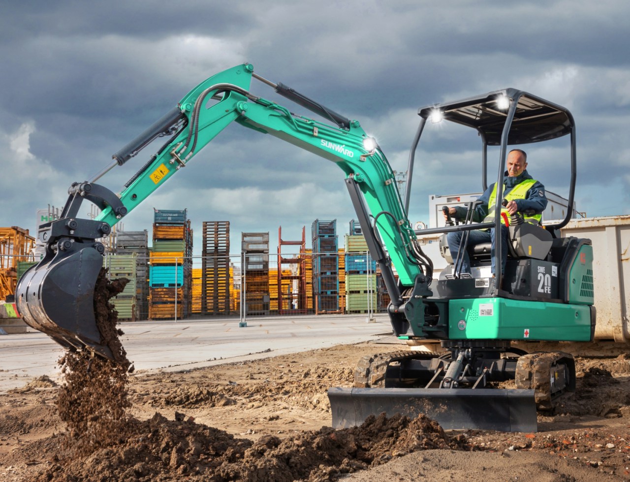 向新而行！！！3044am永利集团智能电动挖掘机线上推介会乐成举行