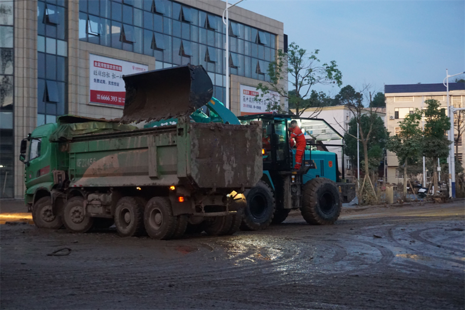 驰援湖南平江抗洪抢险，，，共克时艰显继承