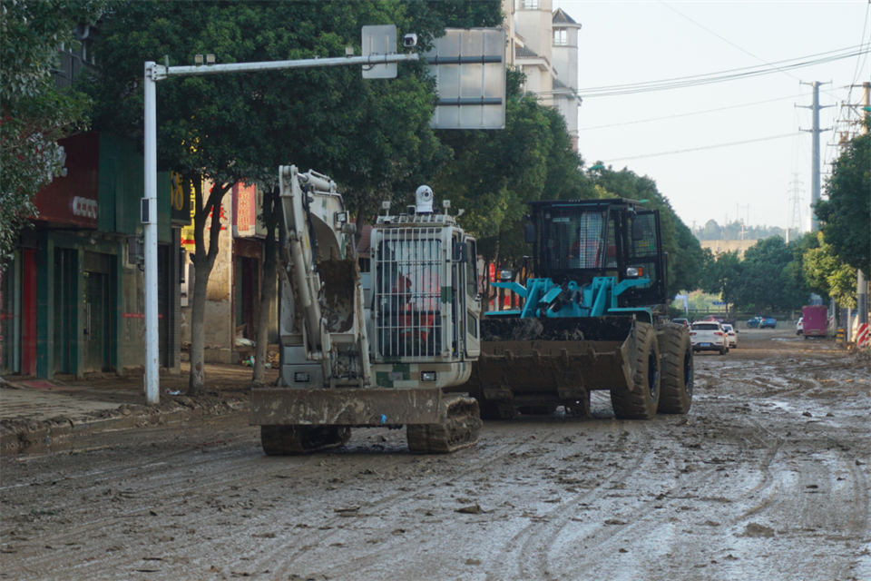 驰援湖南平江抗洪抢险，，，共克时艰显继承