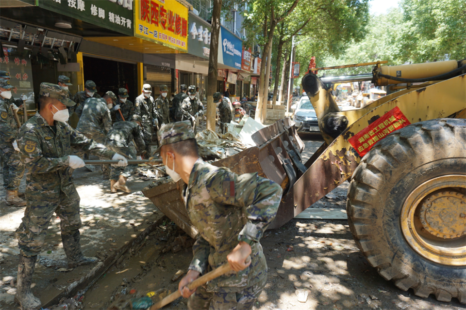 驰援湖南平江抗洪抢险，，，共克时艰显继承