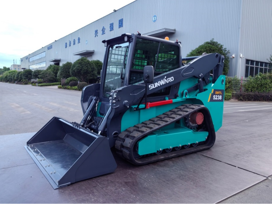 大马力、、、高性能、、、高设置！！您要的履带式滑移装载机下线啦！！