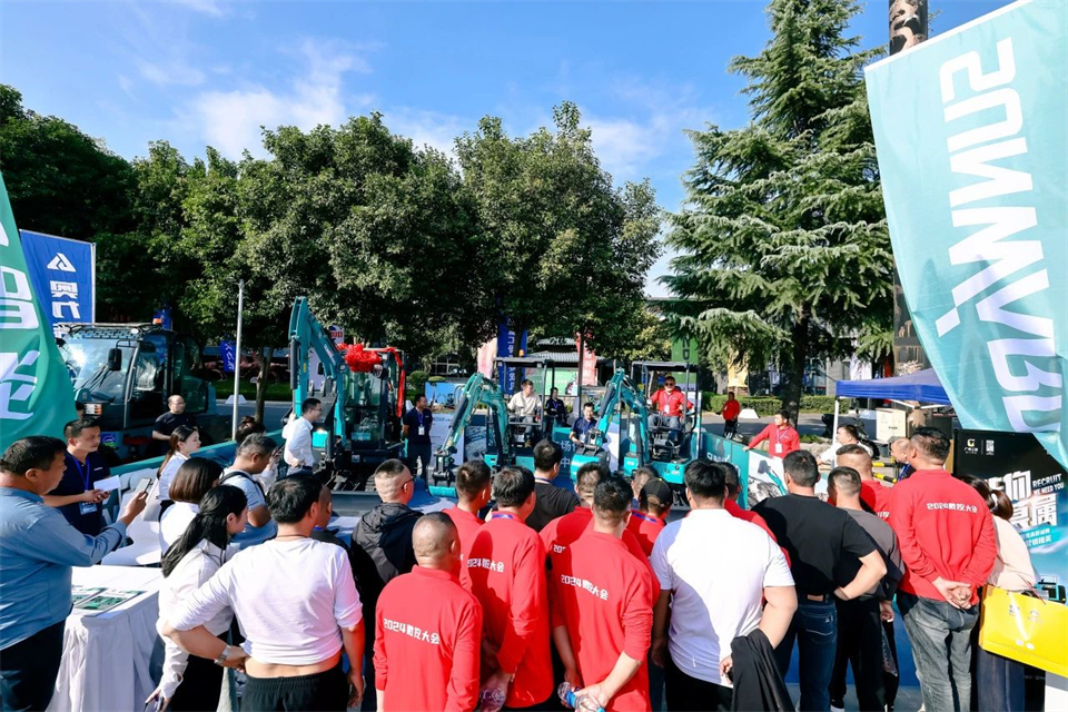 展现“掘”对实力！！！3044am永利集团智能亮相2024微挖大会暨小型装备大会