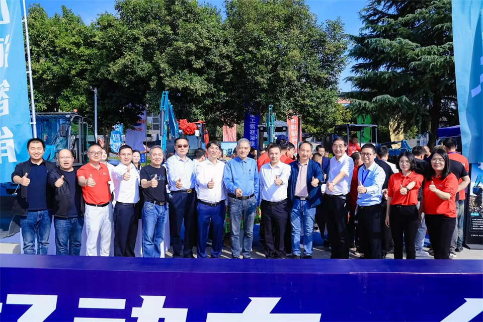展现“掘”对实力！！！3044am永利集团智能亮相2024微挖大会暨小型装备大会