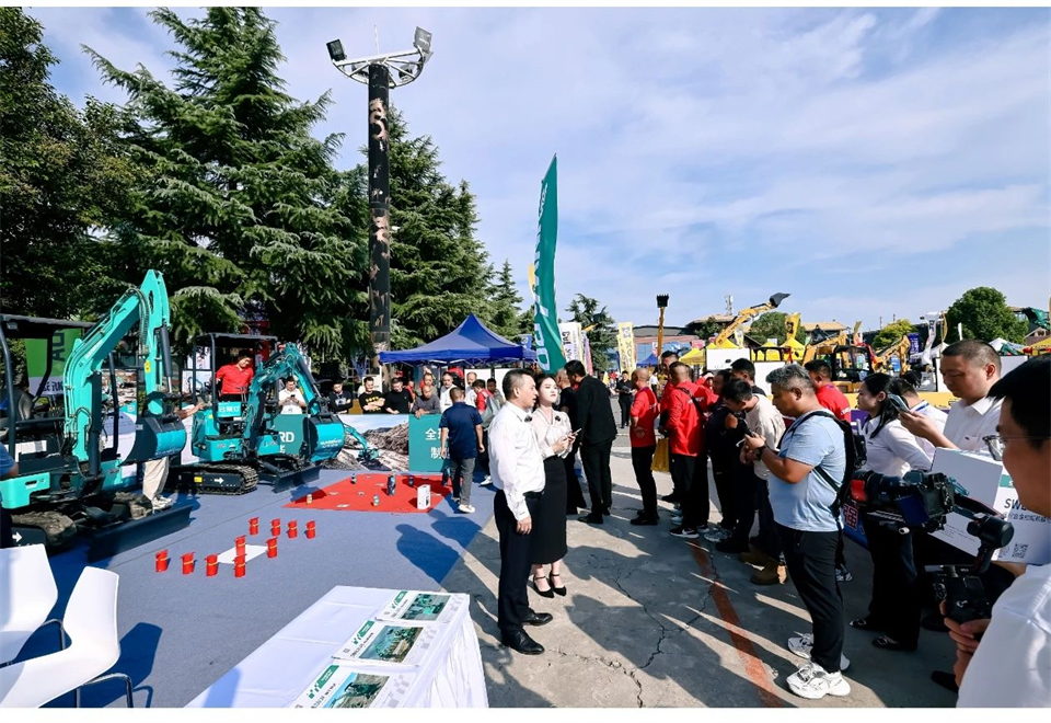 展现“掘”对实力！！！3044am永利集团智能亮相2024微挖大会暨小型装备大会