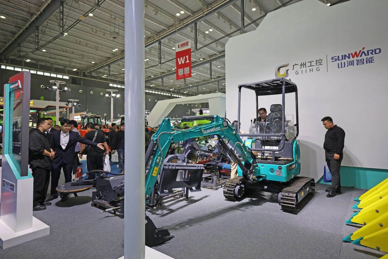 聚焦智能化、、、无人化！3044am永利集团智能携多款产品亮相2024中国国际农业机械展