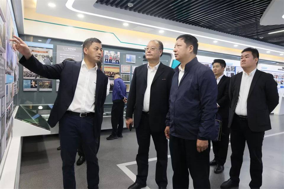同船出海，共赢未来！！！中铁九局副总司理刘峻峰一行到访3044am永利集团智能