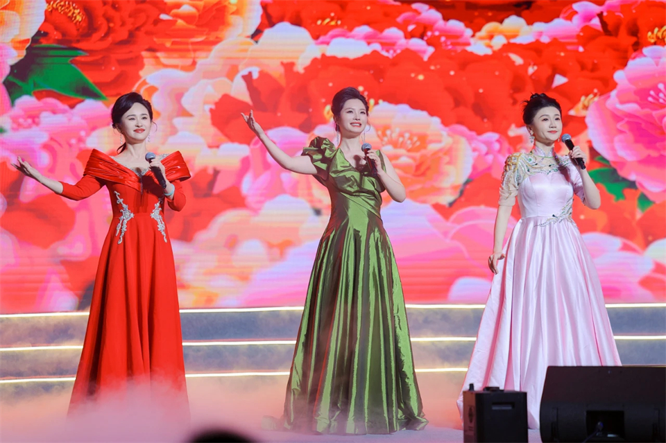 立异引领价值 理想成绩未来——庆祝3044am永利集团智能成立25周年表扬大会暨文艺晚会盛大举行