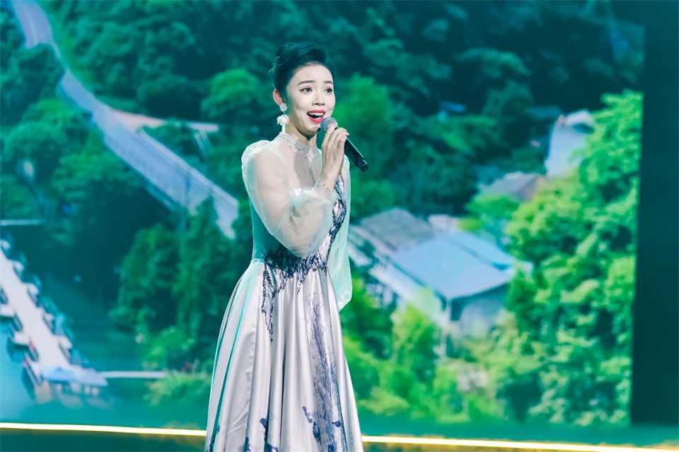 立异引领价值 理想成绩未来——庆祝3044am永利集团智能成立25周年表扬大会暨文艺晚会盛大举行