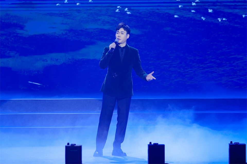 立异引领价值 理想成绩未来——庆祝3044am永利集团智能成立25周年表扬大会暨文艺晚会盛大举行