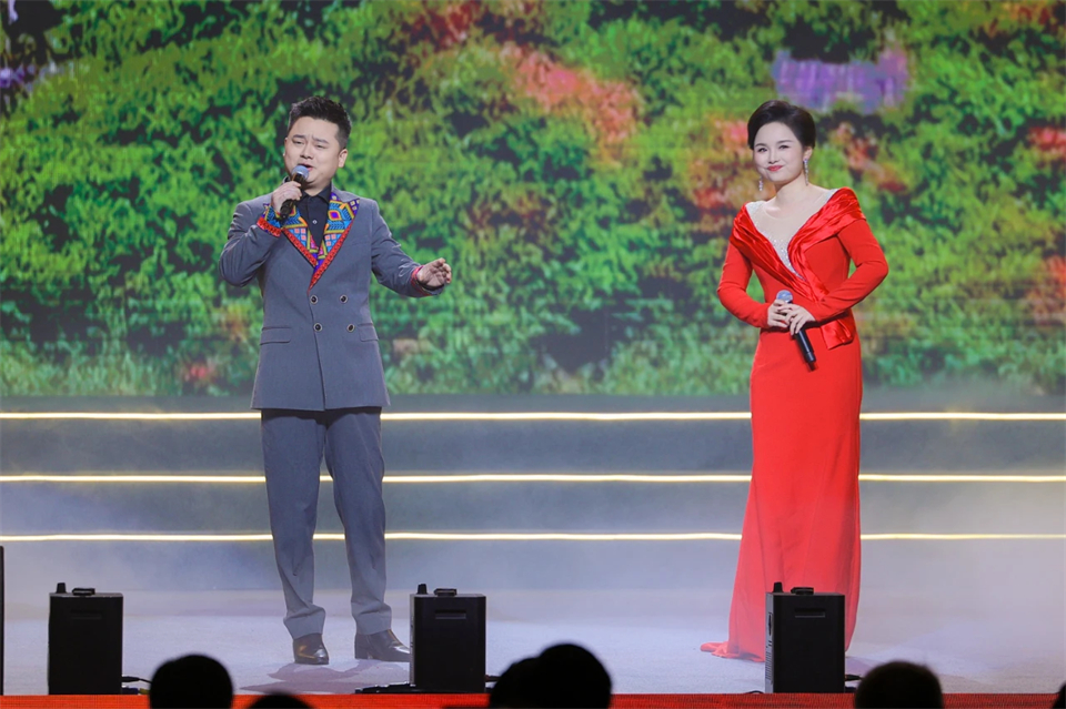 立异引领价值 理想成绩未来——庆祝3044am永利集团智能成立25周年表扬大会暨文艺晚会盛大举行