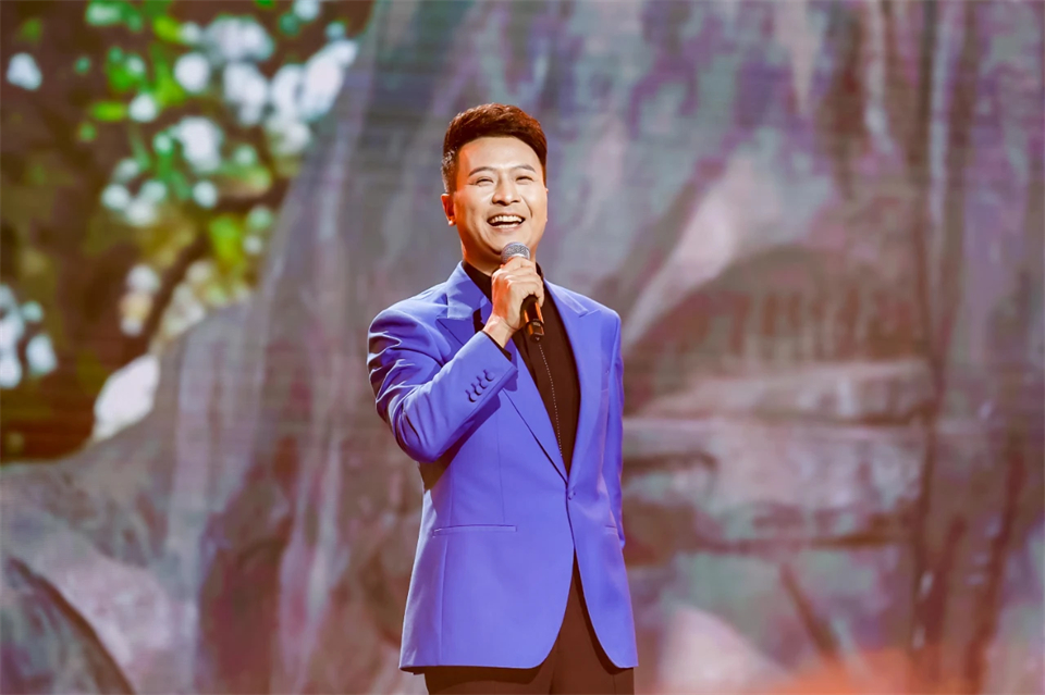 立异引领价值 理想成绩未来——庆祝3044am永利集团智能成立25周年表扬大会暨文艺晚会盛大举行