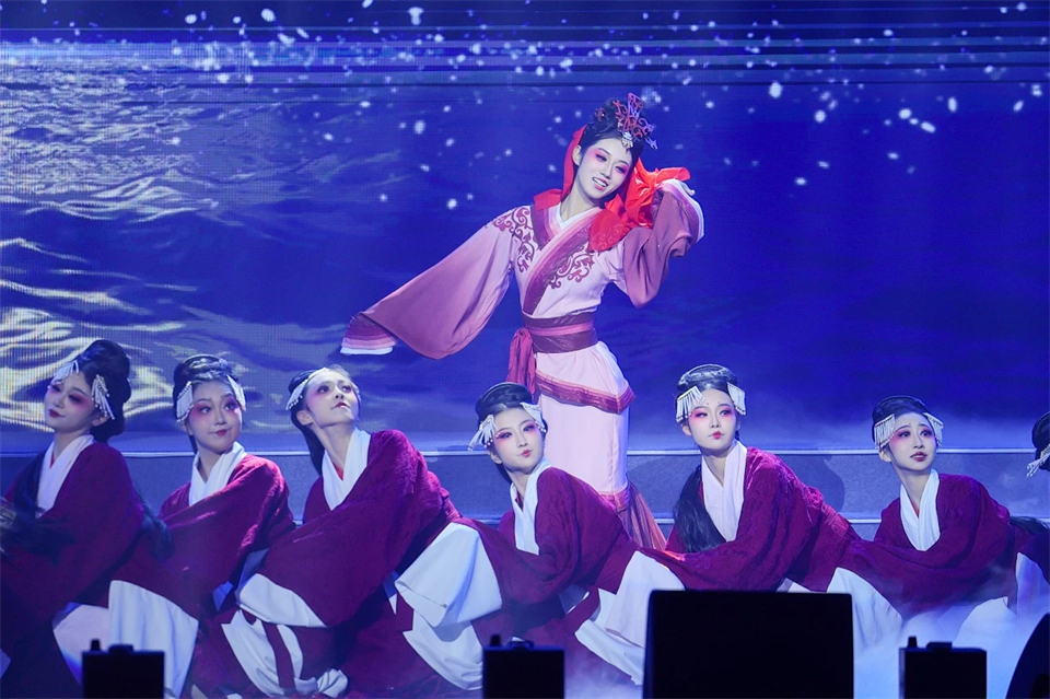 立异引领价值 理想成绩未来——庆祝3044am永利集团智能成立25周年表扬大会暨文艺晚会盛大举行