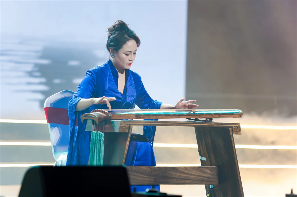 立异引领价值 理想成绩未来——庆祝3044am永利集团智能成立25周年表扬大会暨文艺晚会盛大举行