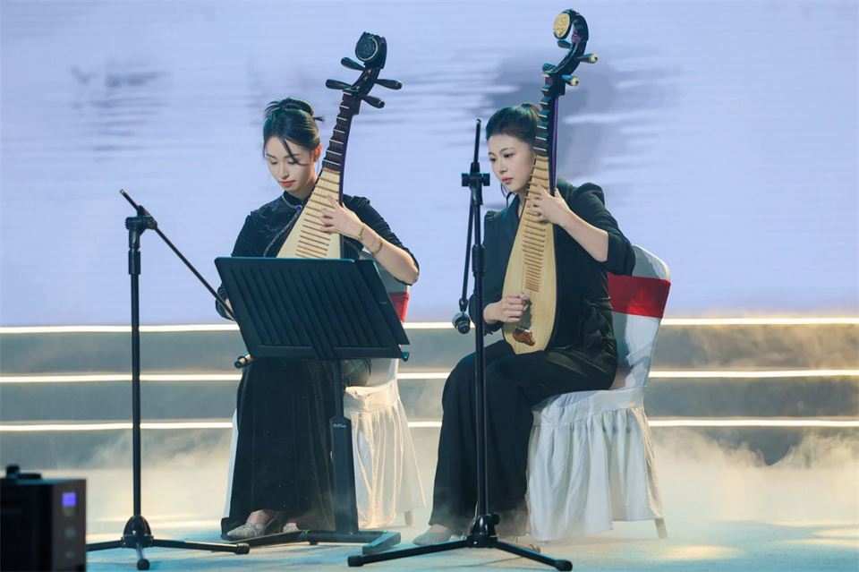 立异引领价值 理想成绩未来——庆祝3044am永利集团智能成立25周年表扬大会暨文艺晚会盛大举行