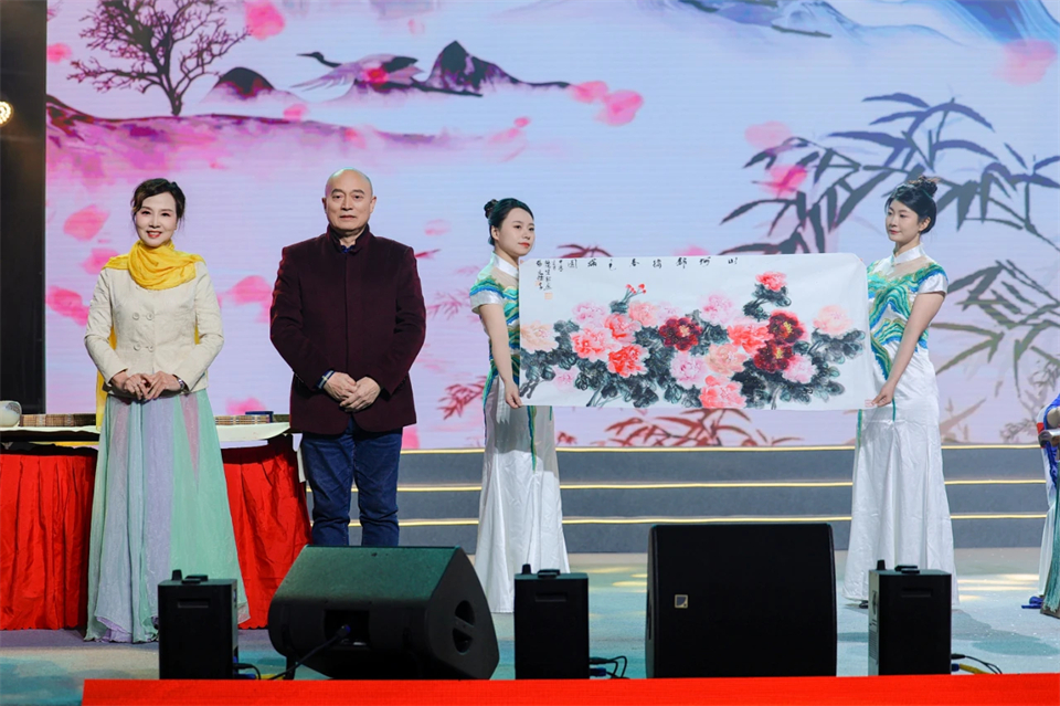 立异引领价值 理想成绩未来——庆祝3044am永利集团智能成立25周年表扬大会暨文艺晚会盛大举行