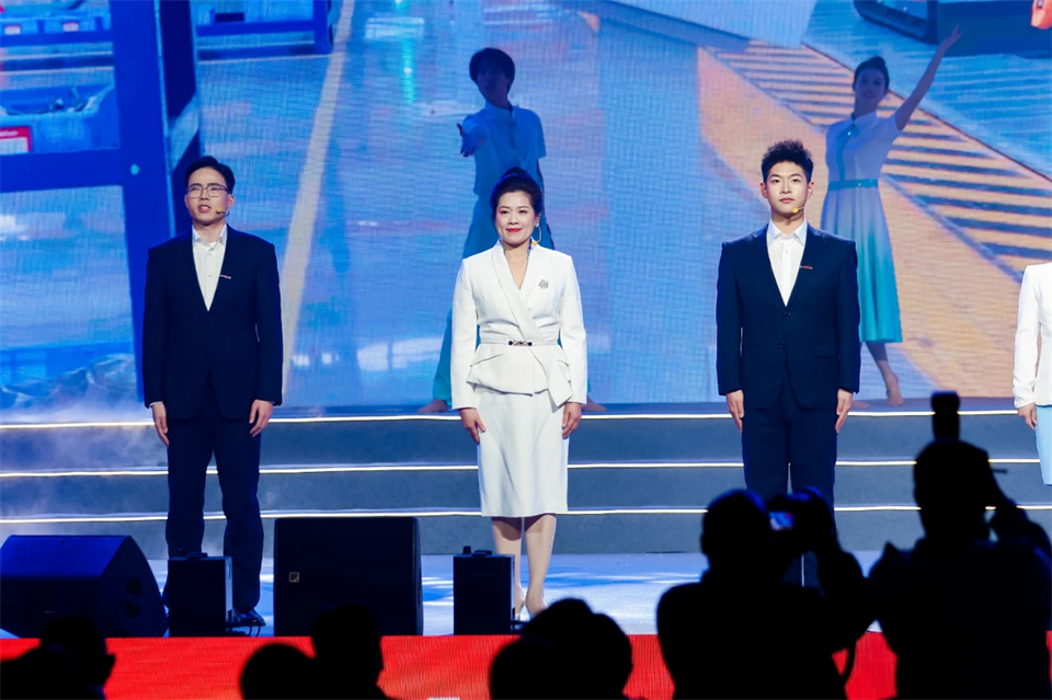 立异引领价值 理想成绩未来——庆祝3044am永利集团智能成立25周年表扬大会暨文艺晚会盛大举行