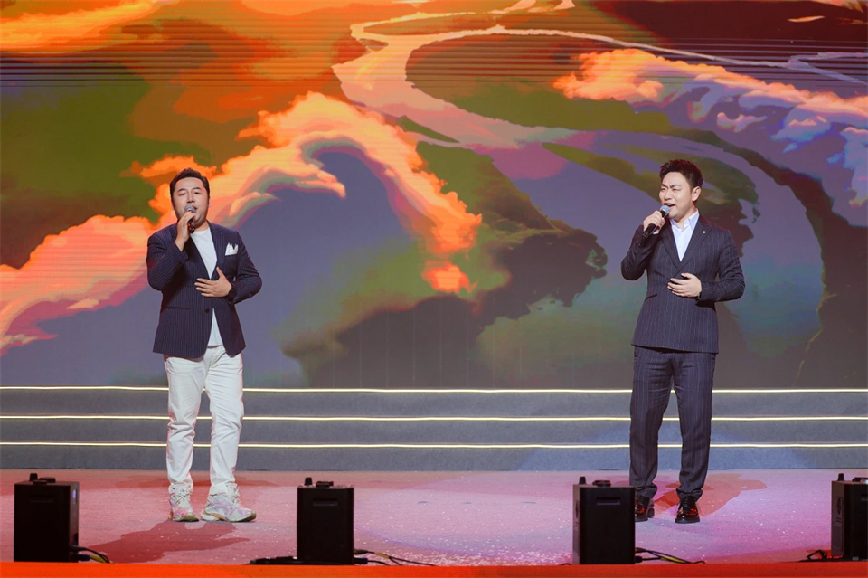 立异引领价值 理想成绩未来——庆祝3044am永利集团智能成立25周年表扬大会暨文艺晚会盛大举行