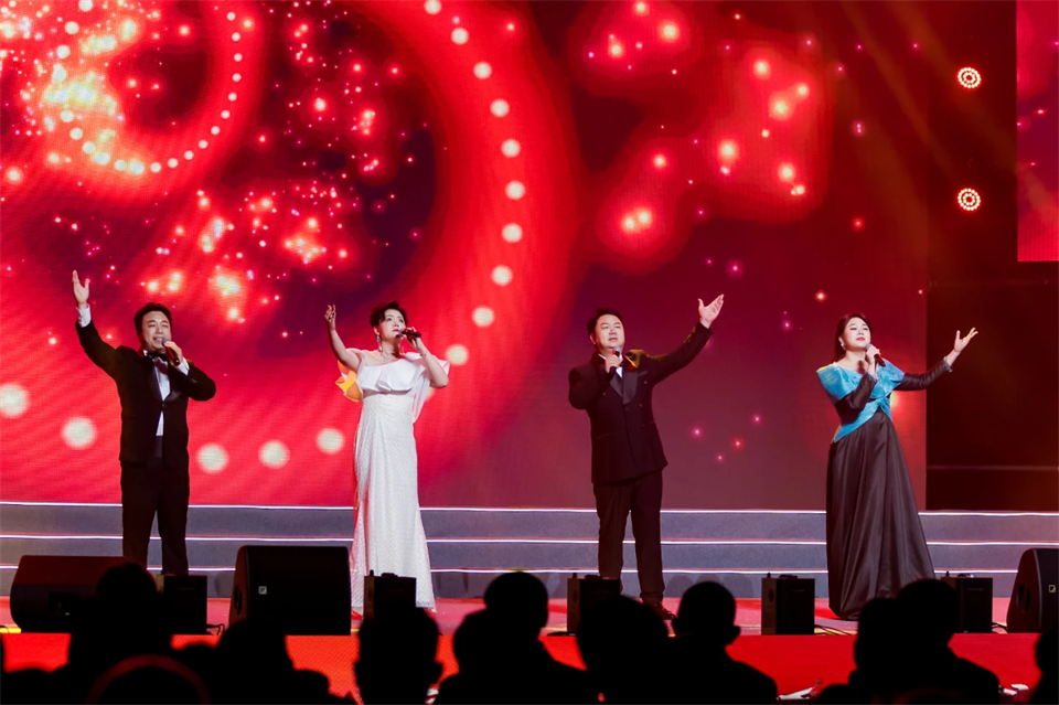 立异引领价值 理想成绩未来——庆祝3044am永利集团智能成立25周年表扬大会暨文艺晚会盛大举行