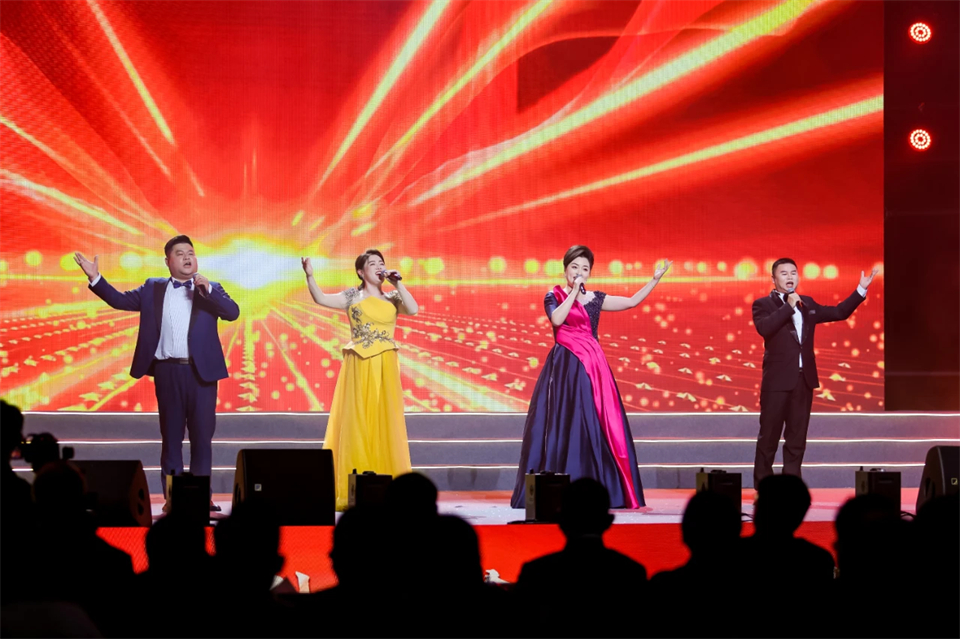 立异引领价值 理想成绩未来——庆祝3044am永利集团智能成立25周年表扬大会暨文艺晚会盛大举行