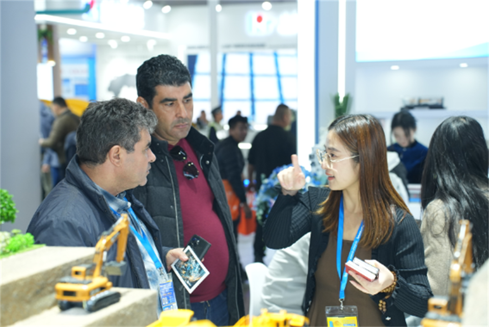 智造空间，，，价值共生！！广州3044am永利集团精彩亮相2024上海宝马展