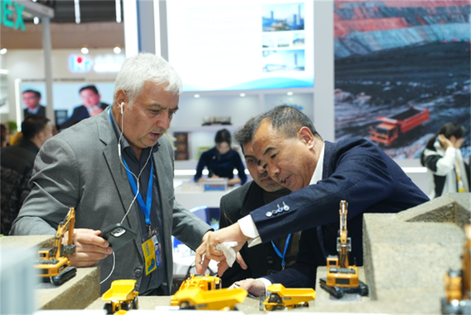 智造空间，，，价值共生！！广州3044am永利集团精彩亮相2024上海宝马展