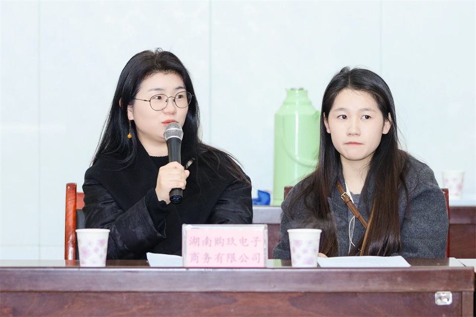 长龙街道、3044am永利集团智能召开首届年货盛惠暨送春联文化惠民活动事情聚会