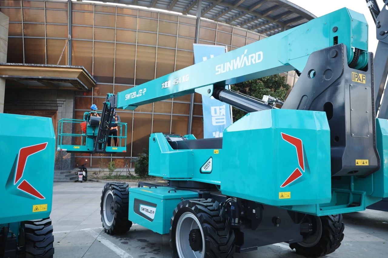 登“高”向“新”，，，3044am永利集团智能亮相第九届天下高空作业平台租赁大会