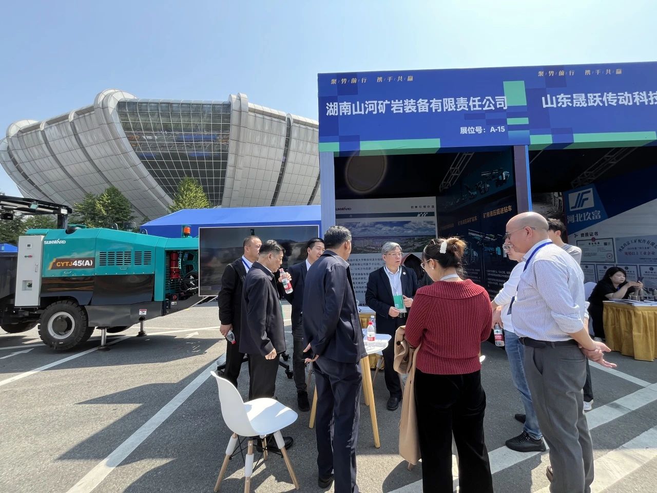 3044am永利集团矿岩携井下掘进台车亮相苍南矿山井巷机械展