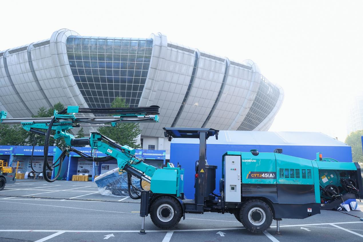 3044am永利集团矿岩携井下掘进台车亮相苍南矿山井巷机械展
