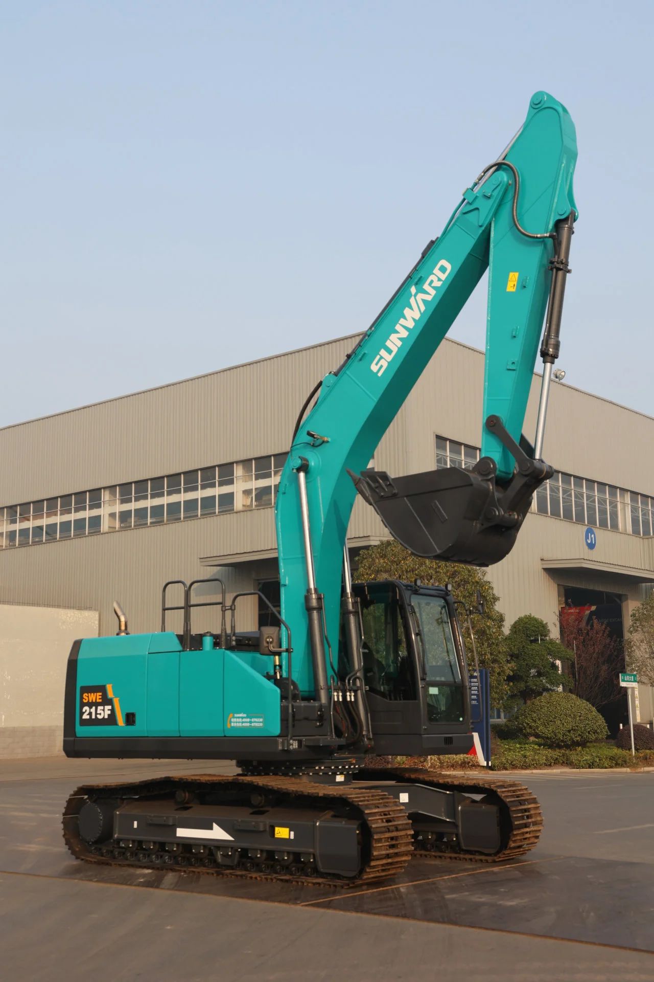 聚焦市场需求，，，3044am永利集团智能三款精品工程液压挖掘机乐成下线