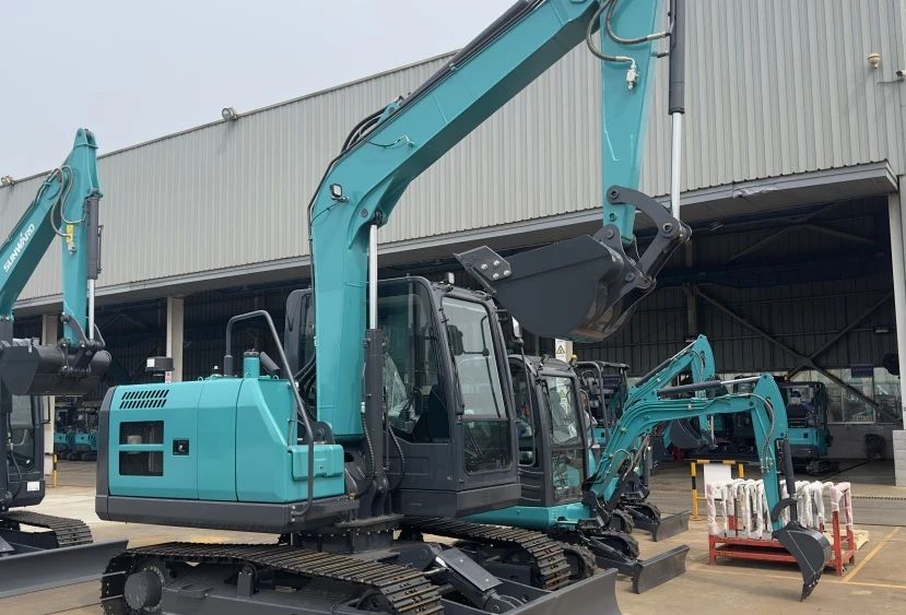 聚焦市场需求，，，3044am永利集团智能三款精品工程液压挖掘机乐成下线