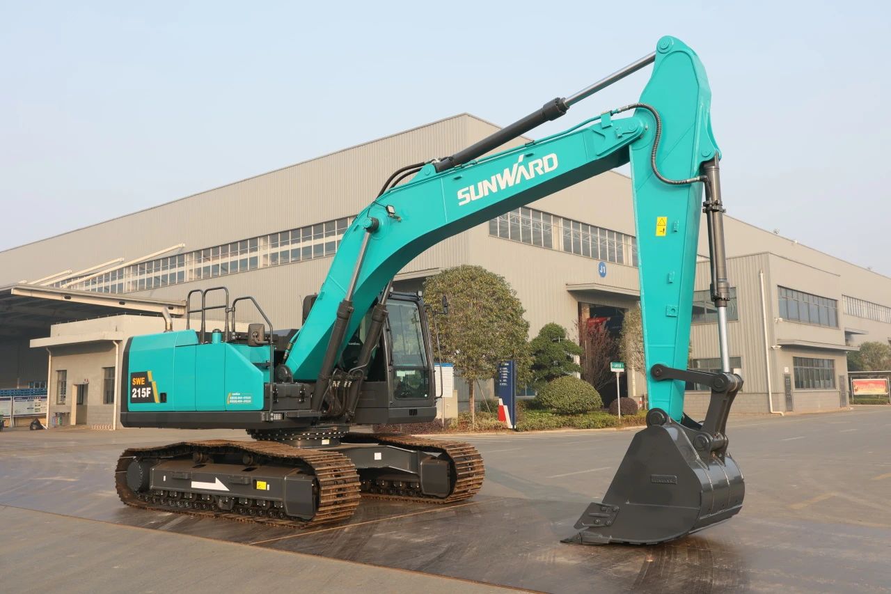 聚焦市场需求，，，3044am永利集团智能三款精品工程液压挖掘机乐成下线