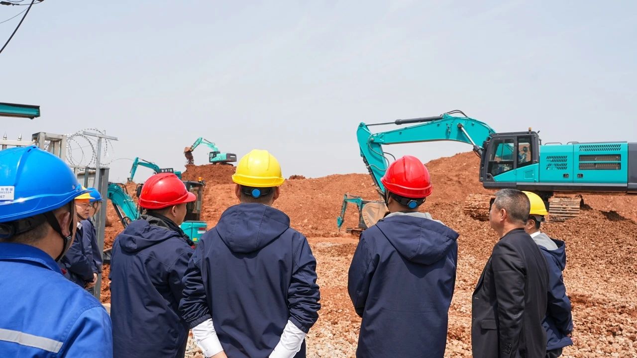 聚焦市场需求，，，3044am永利集团智能三款精品工程液压挖掘机乐成下线