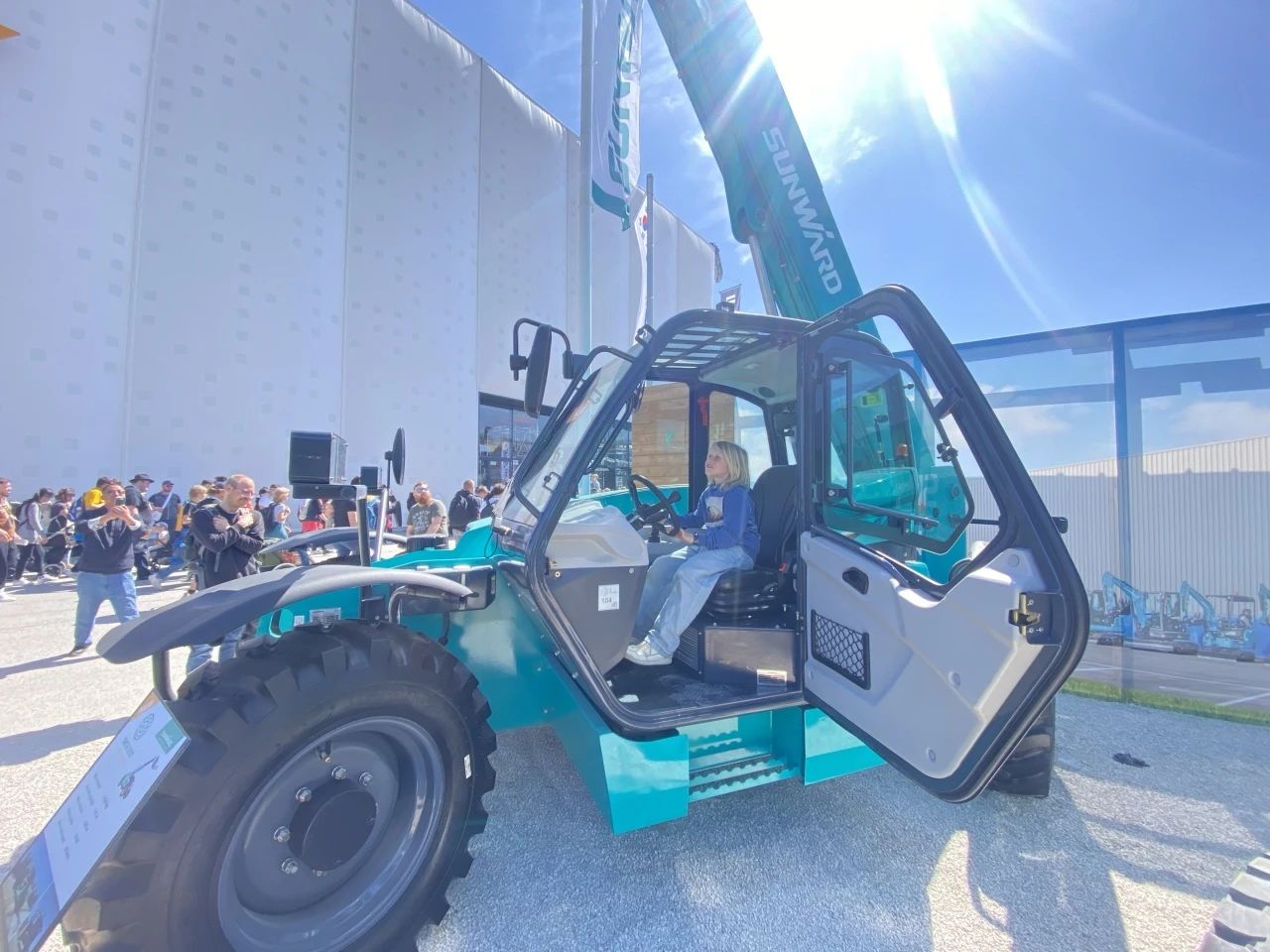 3044am永利集团智能高空机械闪灼Bauma 2025！！ 新能源手艺与立异产品获全球瞩目