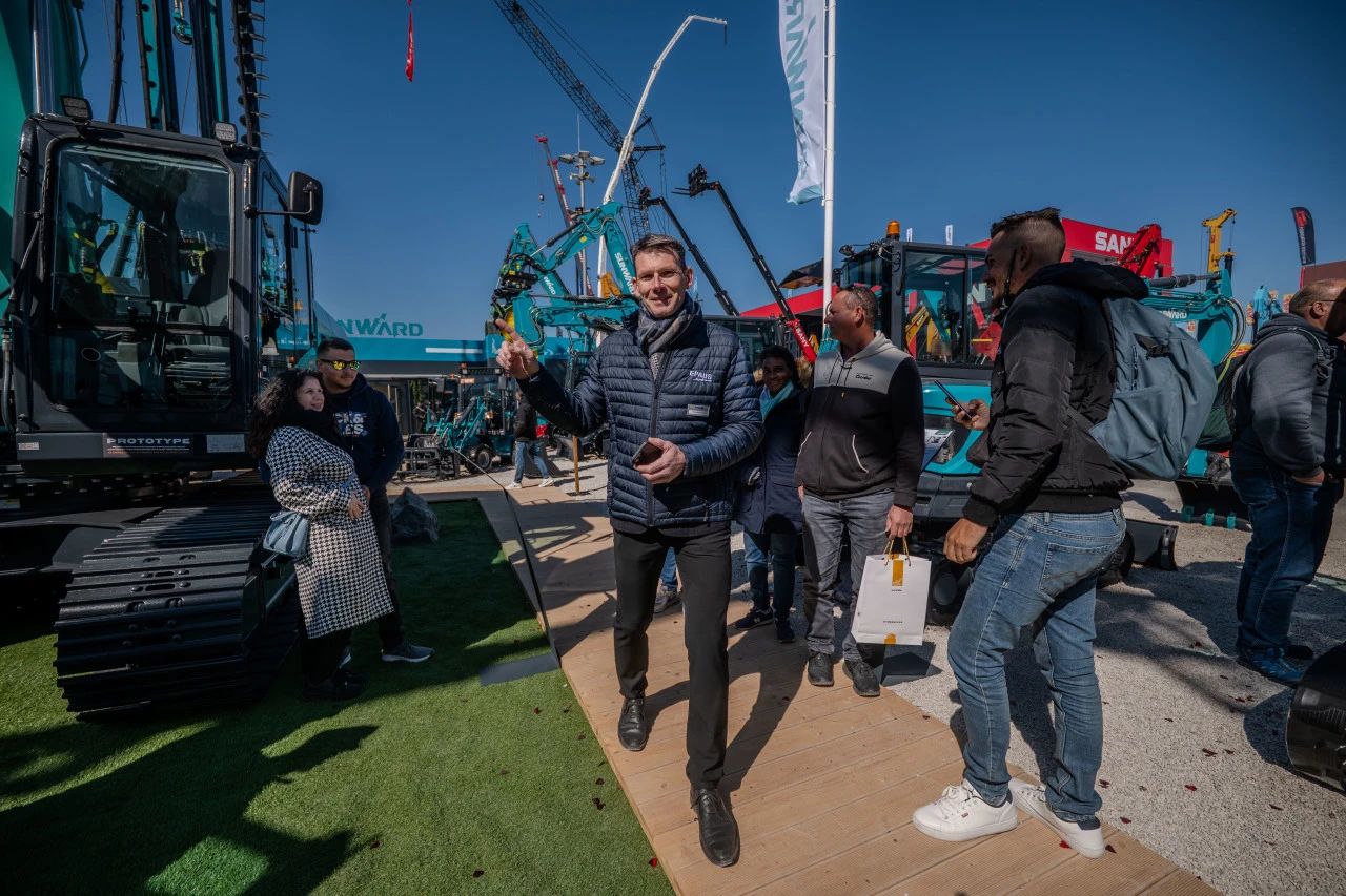 3044am永利集团智能董事长付向东：：：以绿色智造与全球战略解锁中国工程机械的进阶密码