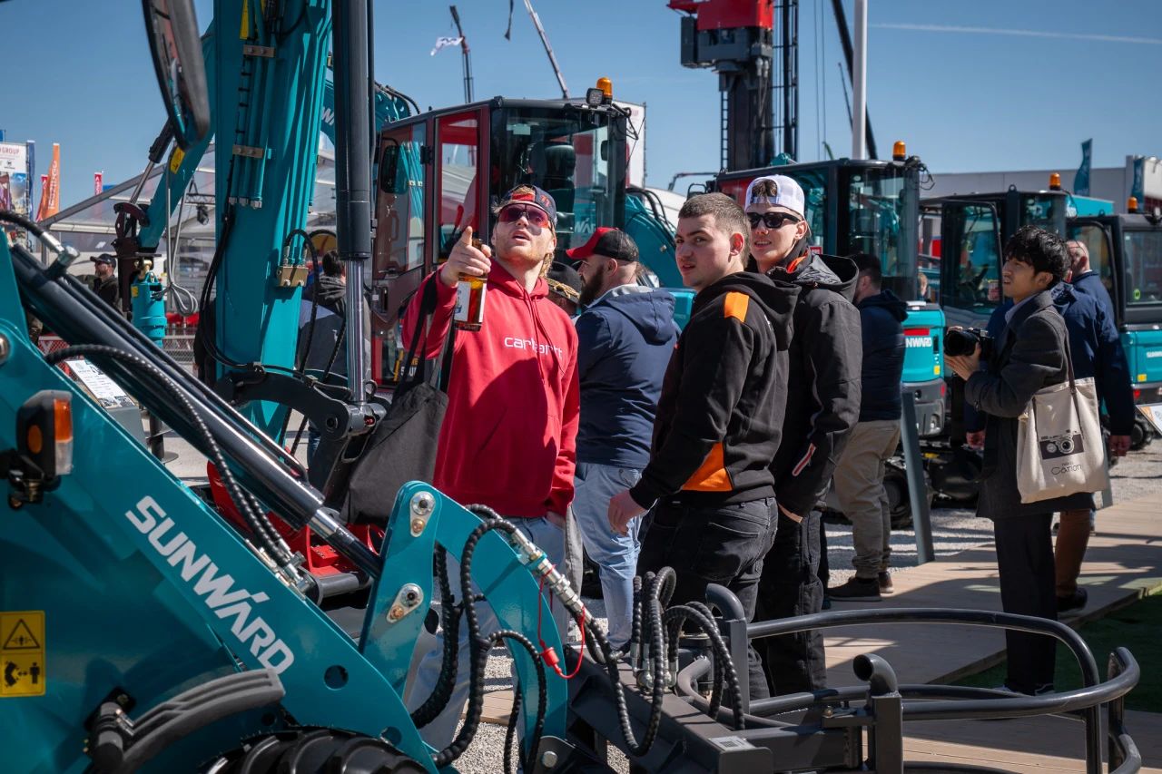 3044am永利集团智能董事长付向东：：：以绿色智造与全球战略解锁中国工程机械的进阶密码