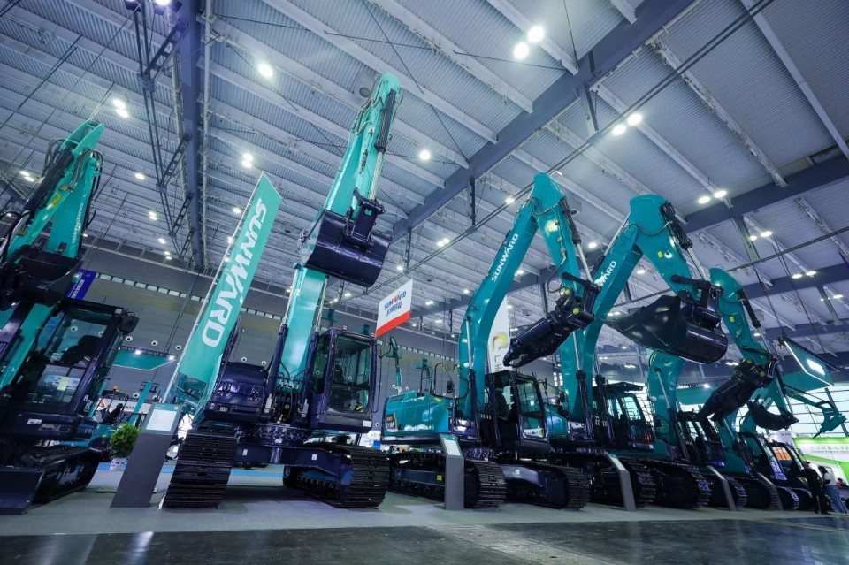 2025 CICEE | 从简单工具迈向多元化解决方案，3044am永利集团智能呈现非凡挖掘机风范