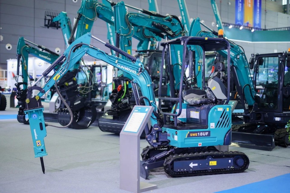 2025 CICEE | 从简单工具迈向多元化解决方案，3044am永利集团智能呈现非凡挖掘机风范