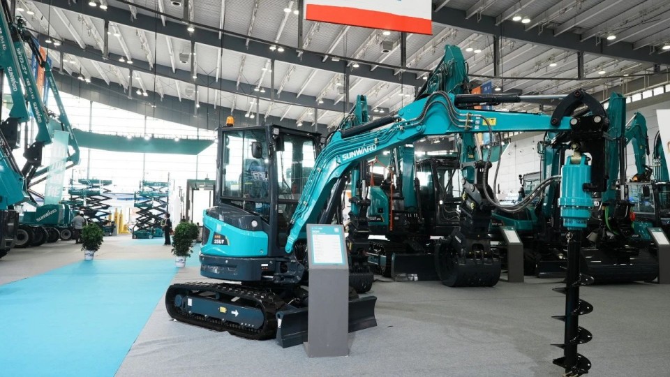 2025 CICEE | 从简单工具迈向多元化解决方案，3044am永利集团智能呈现非凡挖掘机风范