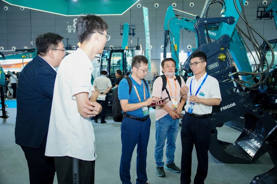 2025 CICEE | 从简单工具迈向多元化解决方案，3044am永利集团智能呈现非凡挖掘机风范